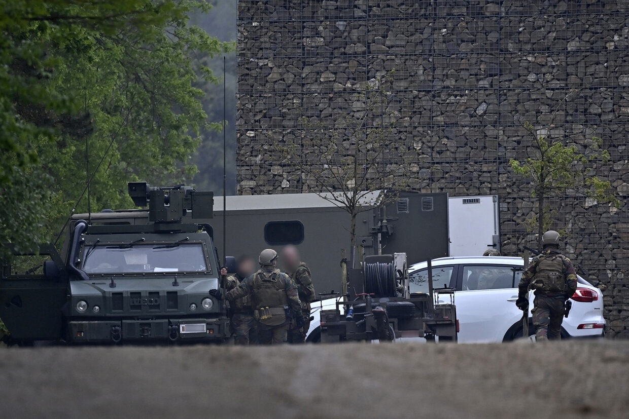 Click to enlarge soldier belgium manhunt