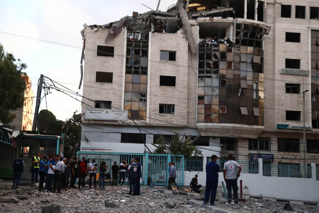 Click to enlarge gaza health office bombed