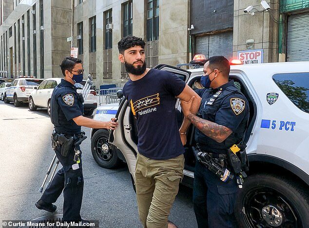 Click to enlarge suspect attack jewish man times square