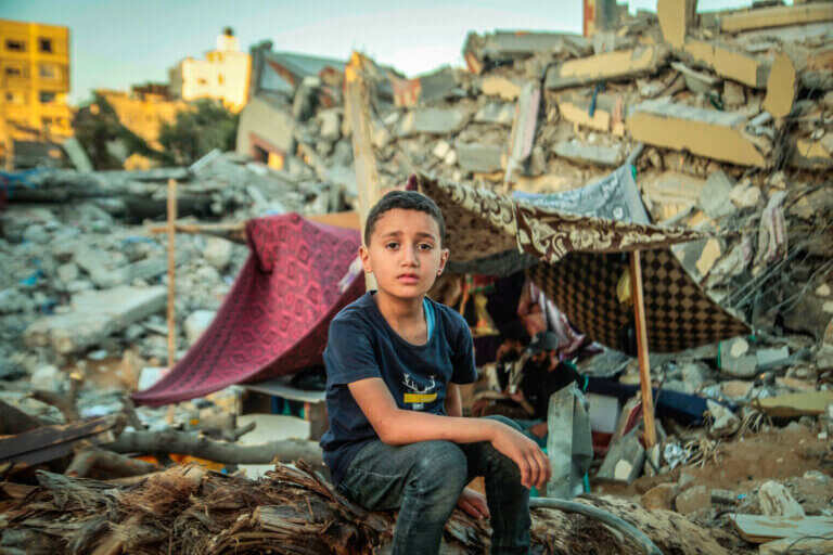 gaza palestinians tent bombing rubble