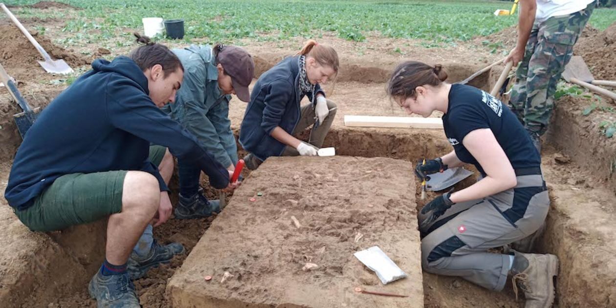 Click to enlarge Students from the Institute of Prehistory and Medieval Archaeology
