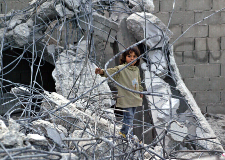 Click to enlarge gaza 2009 child rubble