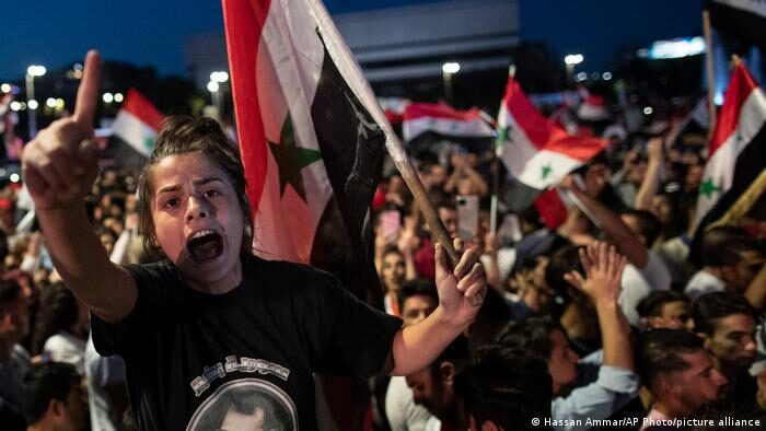 Click to enlarge Assad supporters