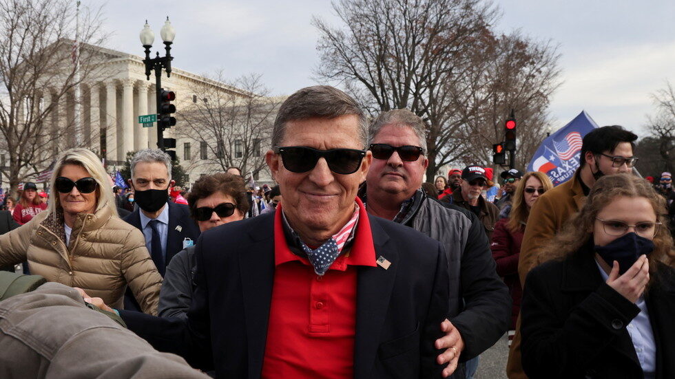 Click to enlarge michael Flynn rally