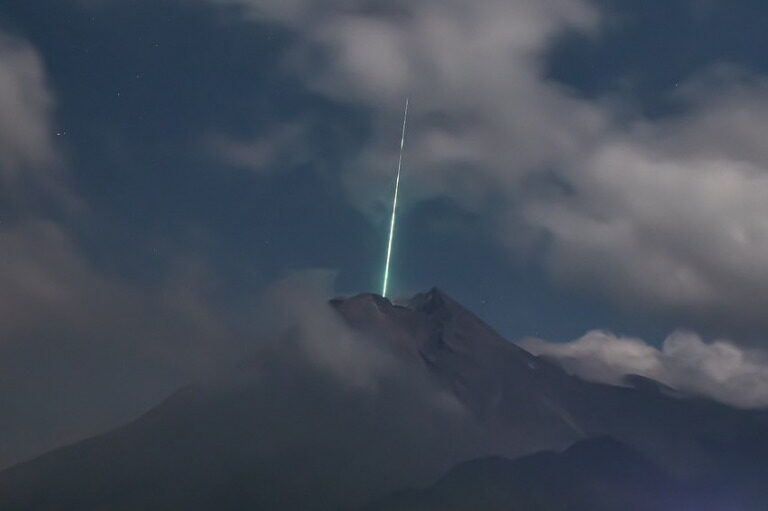Click to enlarge Fireball over Mount Merapi Indonesia