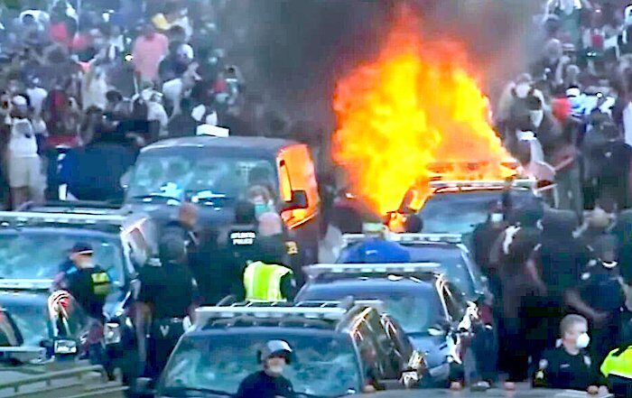 Click to enlarge Car burning