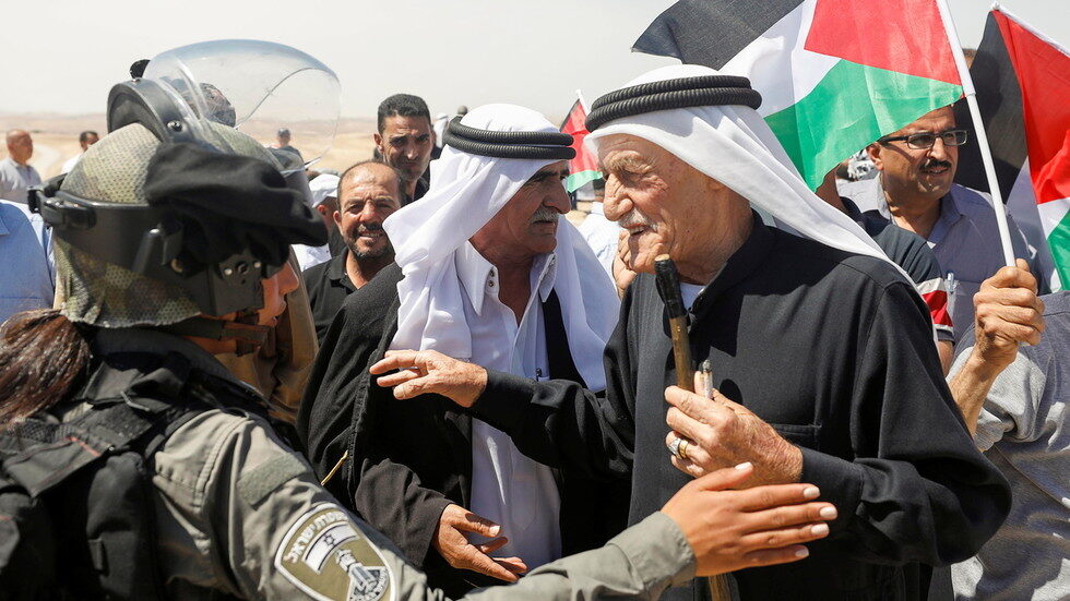 lod man palestinian protest hebrom
