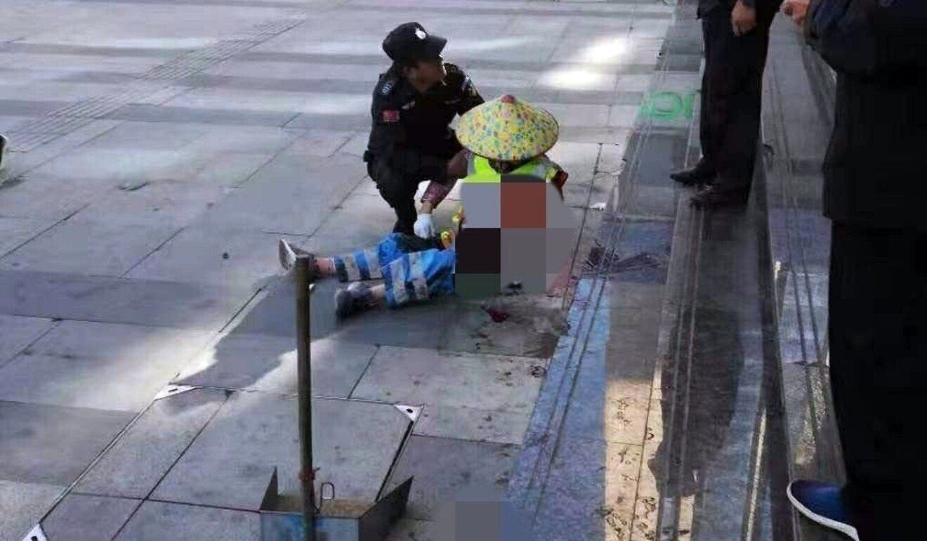 Click to enlarge knife attack china