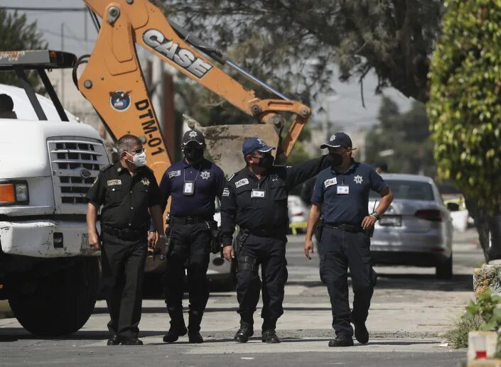Click to enlarge mexico serial killer house investigation