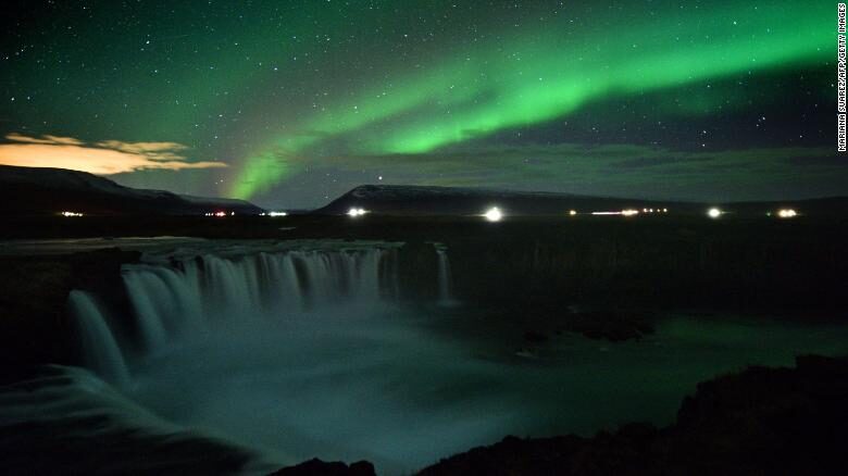 Click to enlarge aurora borealis iceland 2