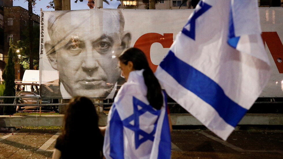 Click to enlarge netanyahu poster billboard