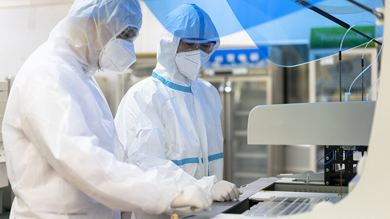 Click to enlarge chinese lab scientists
