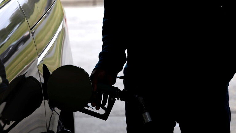 Click to enlarge pumping gas, gasoline
