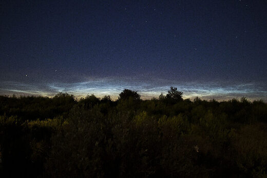 Major outbreak of noctilucent clouds over SOUTHERN Europe, as night-shining clouds AGAIN appear at record-low latitudes