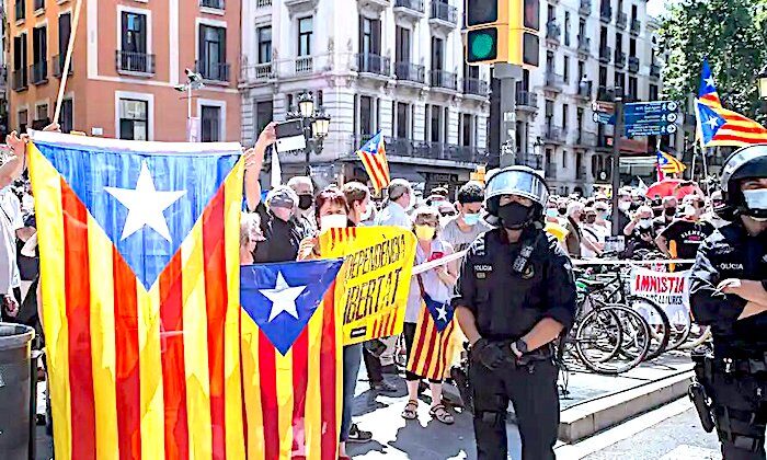 Click to enlarge Catalan protesters