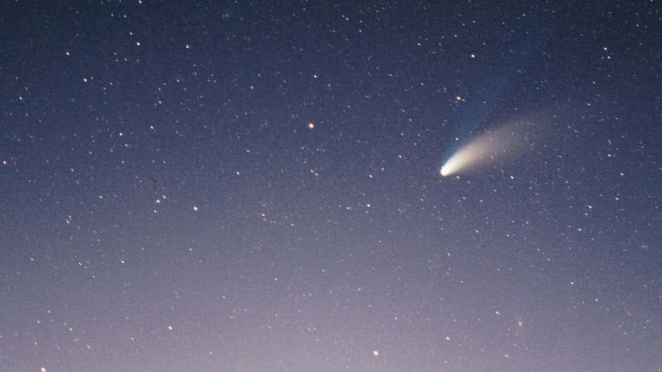 Comet Hale-Bopp as observed from Earth in 1997
