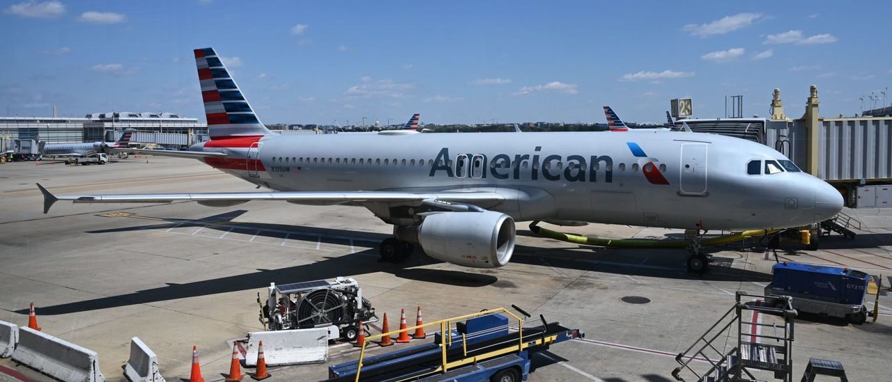 Click to enlarge american airlines plane