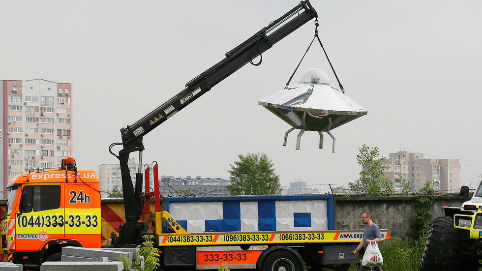 Click to enlarge joke ufo towing company
