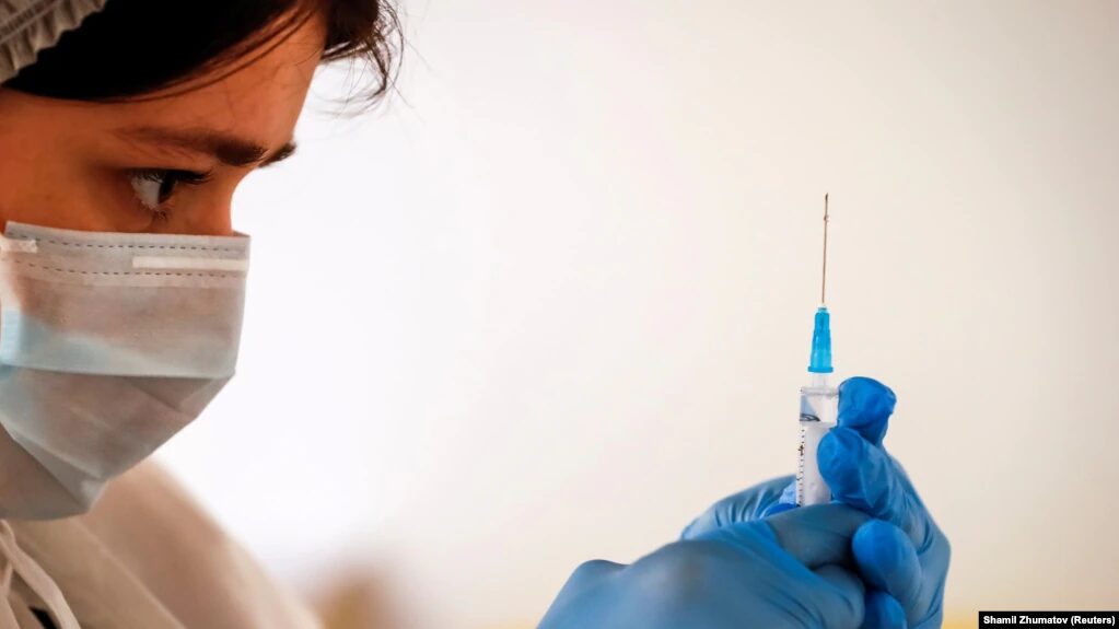 Click to enlarge nurse vaccine syringe