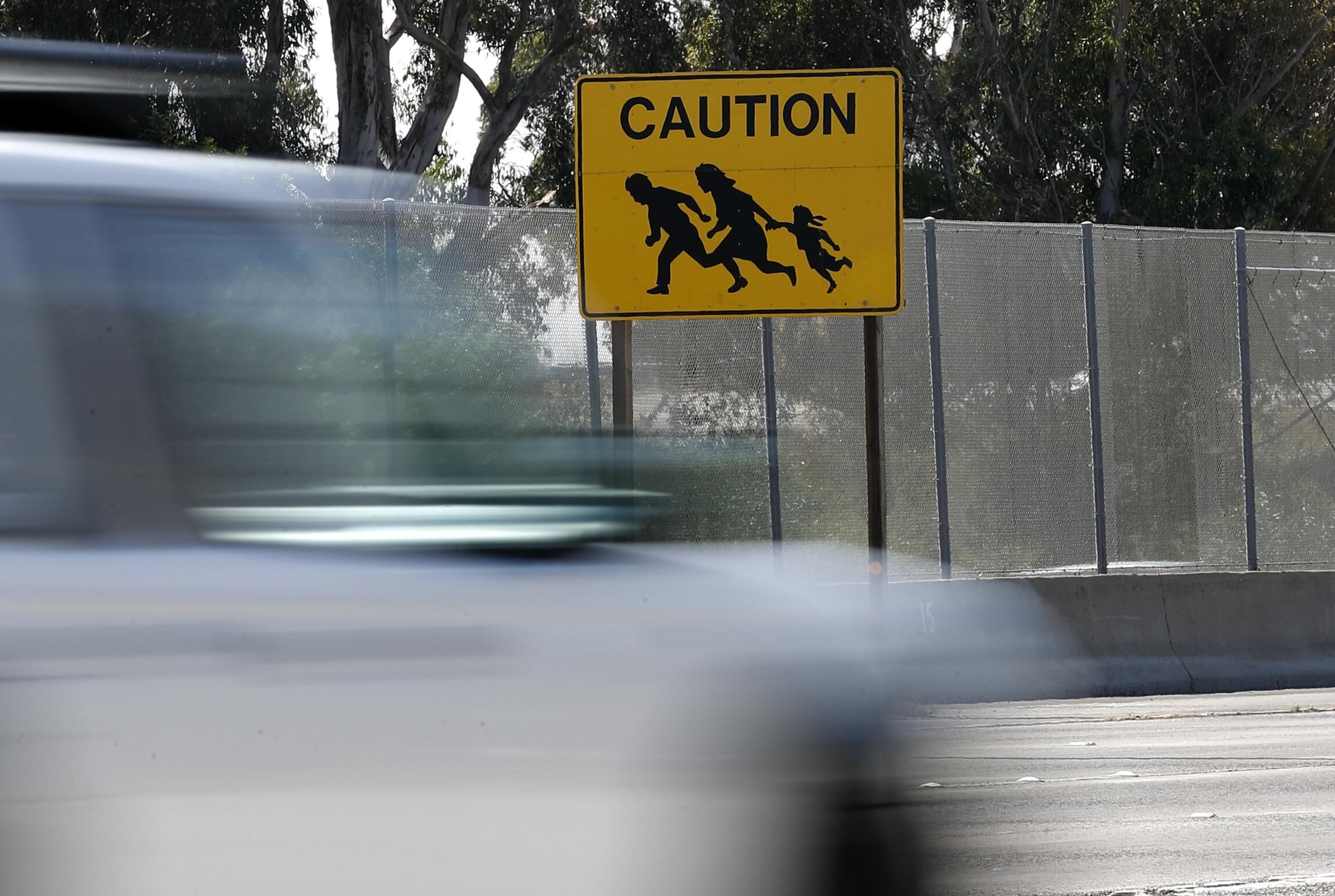 Click to enlarge migrants crossing