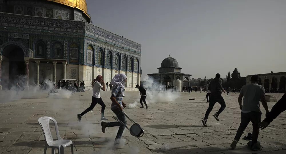 Click to enlarge police attack al aqsa mosque jerusalem