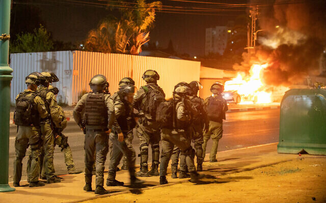 Click to enlarge lod riots israel mixed city protest police