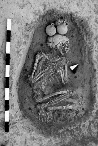 Click to enlarge Alalakh burial