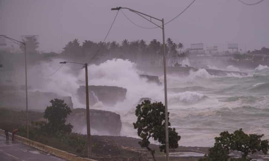 The winds of Elsa, the first hurricane of 2021 in the Atlantic basin, weakened and became a tropical storm again as it approached the island of Hispaniola, reported the US National Hurricane Center.