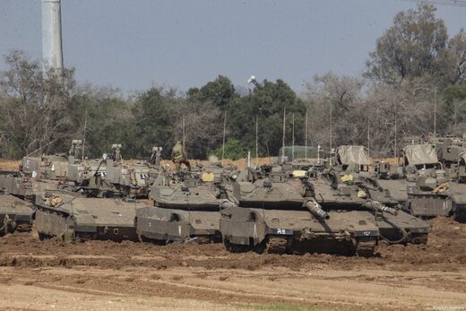 israel tanks gasa border fence