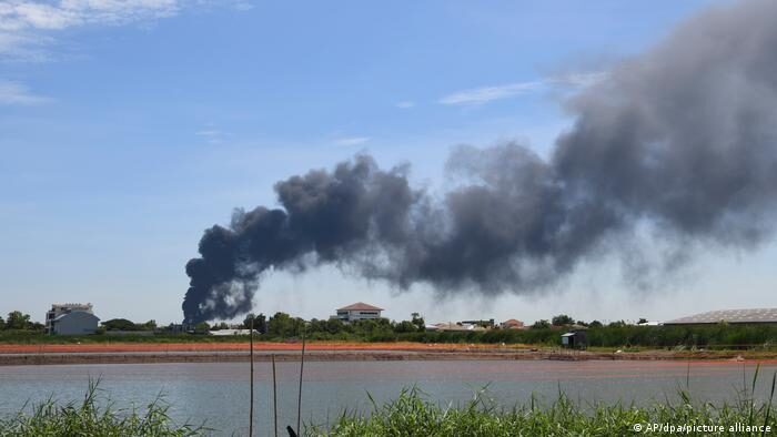 Click to enlarge Bangkok chemical plant fire