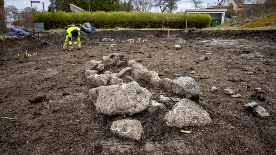 Click to enlarge viking twin burial