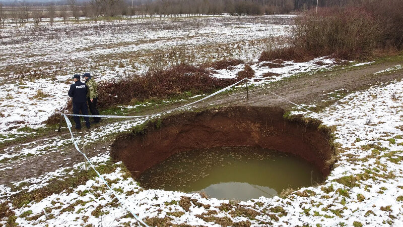 Click to enlarge sinkhole in NE croatia village -2