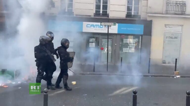 paris vaccine protest