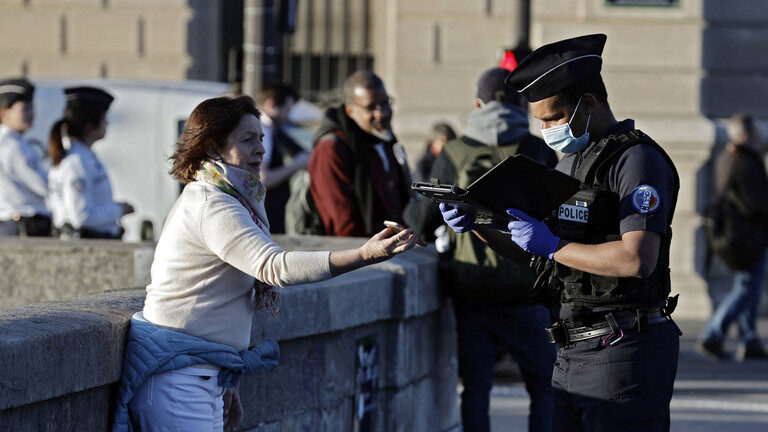 Click to enlarge police france coronavirus lockdown