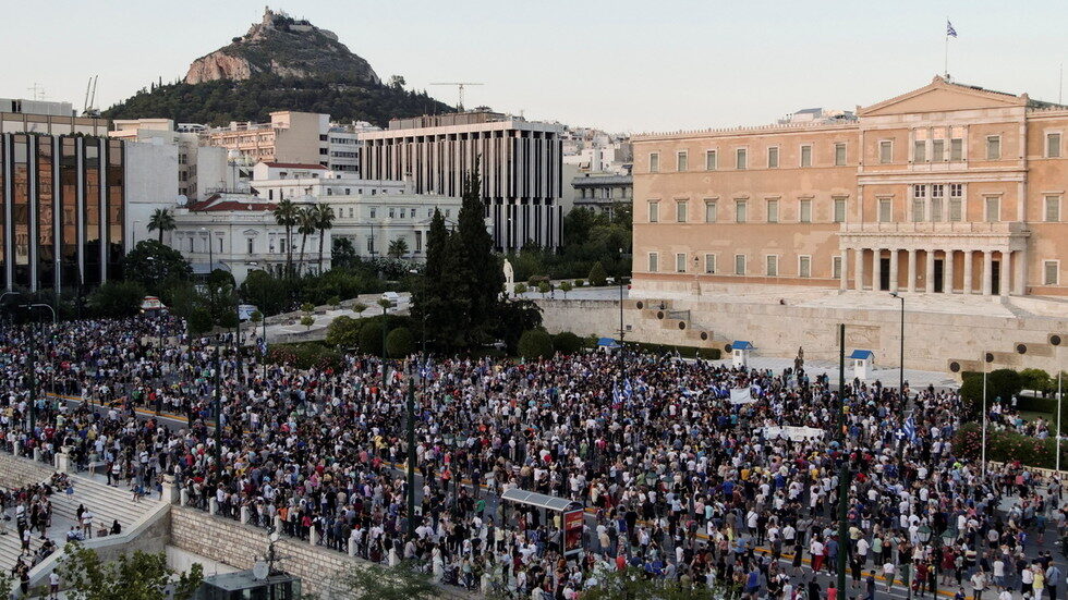 Click to enlarge athens vaccine mandate protest