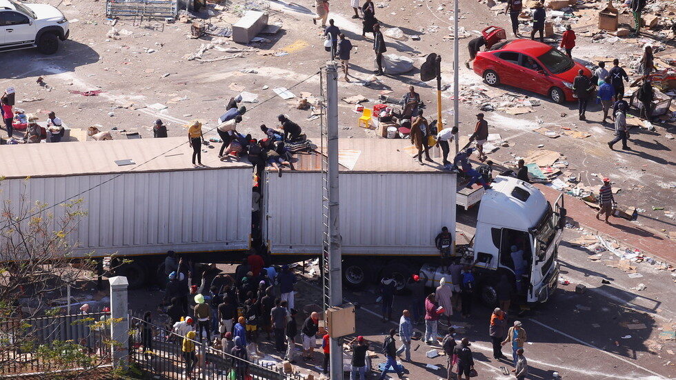 Click to enlarge looting south africa durban zuma