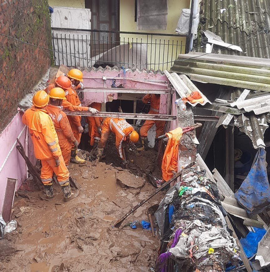 Rescuers in Mumbai after landslide and rain caused houses to collapse.