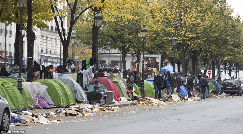 migrant camp paris streets france
