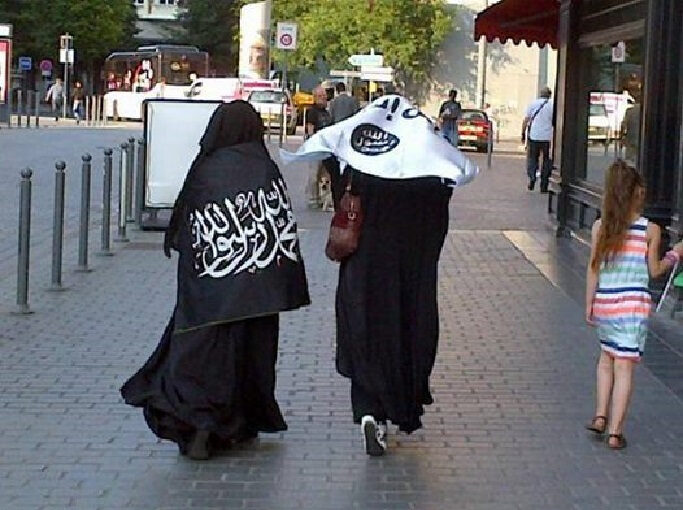 mislum women isis flag paris