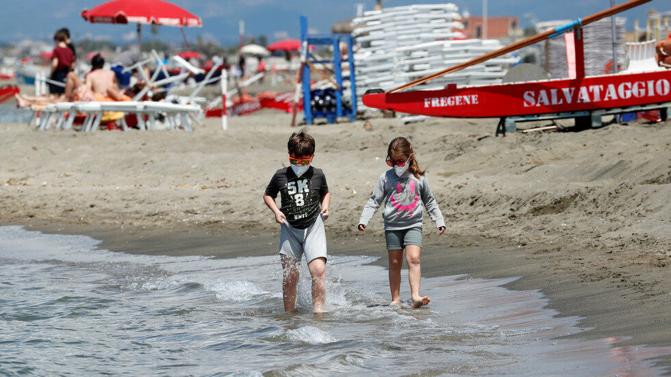 children with mask