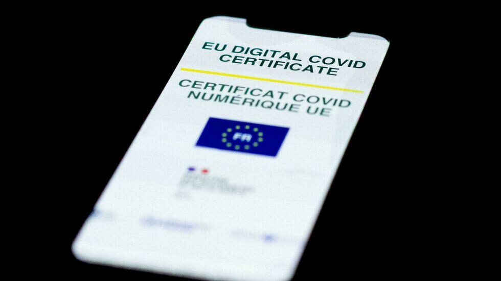 Click to enlarge france covid pass sanitaire smart phone