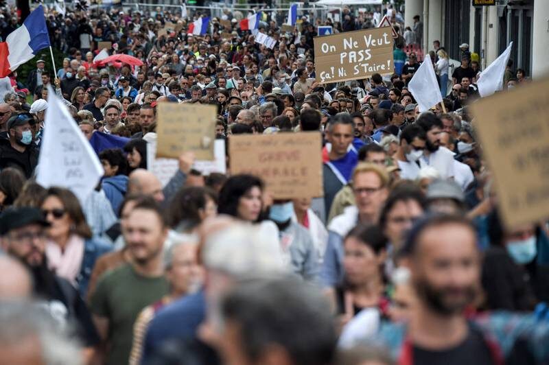 Click to enlarge france protest covid pass
