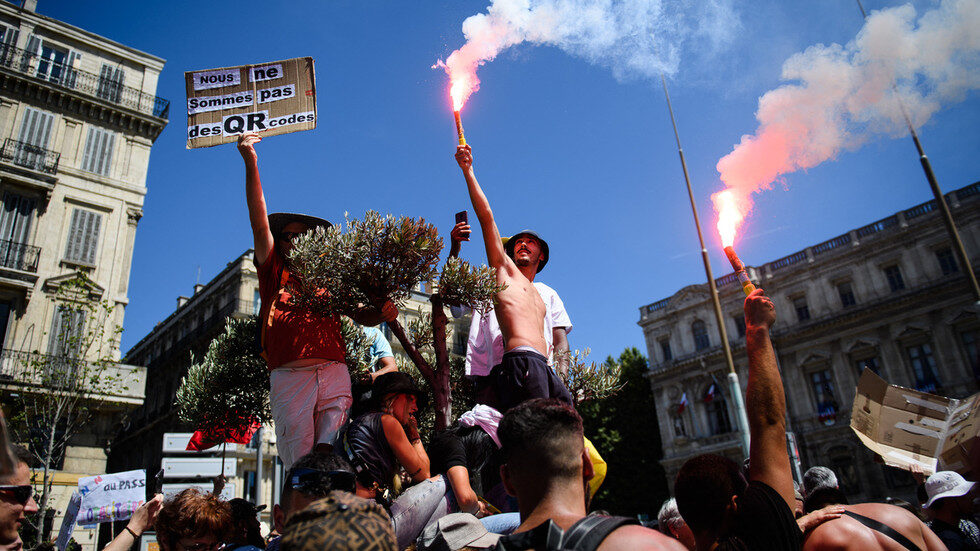protests france covid