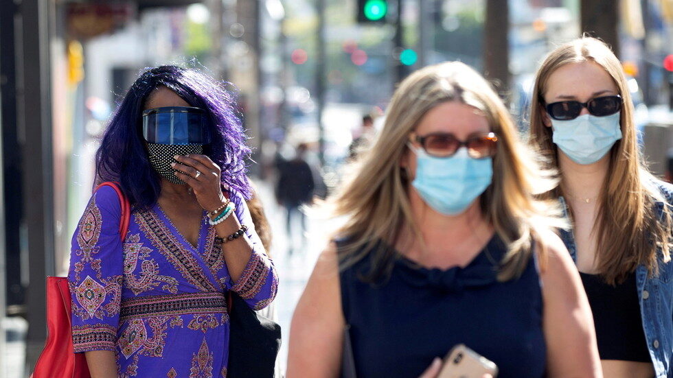 Click to enlarge People wearing masks