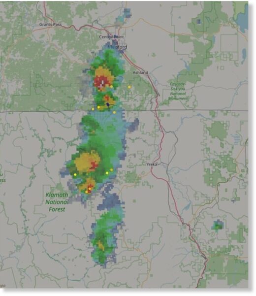 A heat map shows fires in the Klamath National Forest.