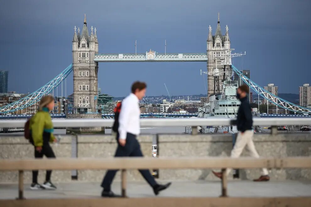 Click to enlarge london bridge mask