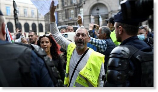 paris protest covid
