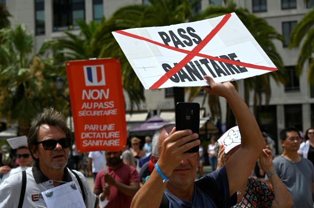Click to enlarge protesters toulon