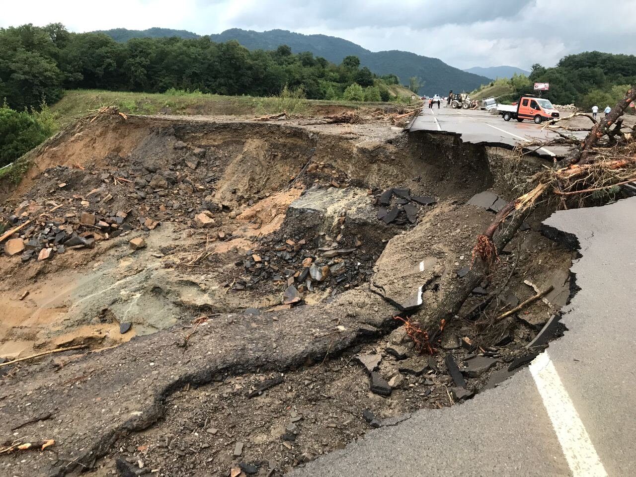 Click to enlarge Road collapse in Bartın