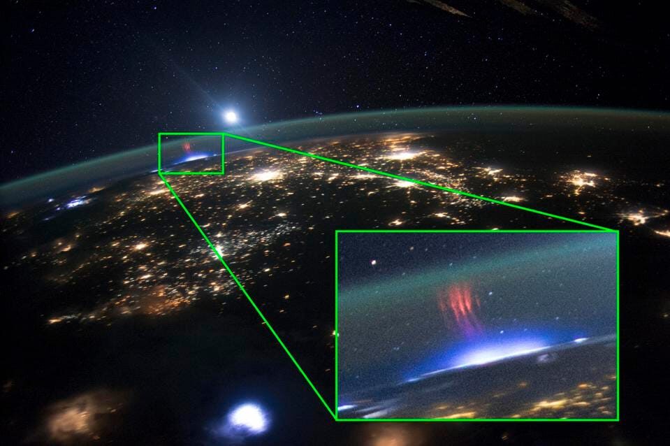 Click to enlarge blue lightning red sprite